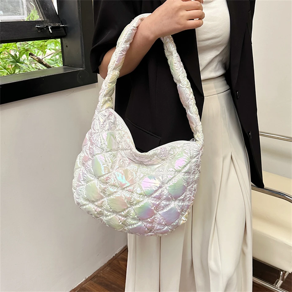 Trend laserski sjajne torbe preko ramena za žene, prošiven torbe sa postavom 2023, Moderan dizajn pokrivač torba za shopping, velike ženske torbe