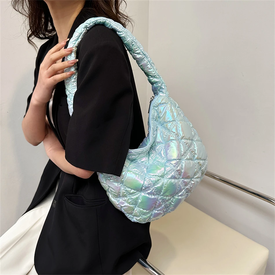 Trend laserski sjajne torbe preko ramena za žene, prošiven torbe sa postavom 2023, Moderan dizajn pokrivač torba za shopping, velike ženske torbe