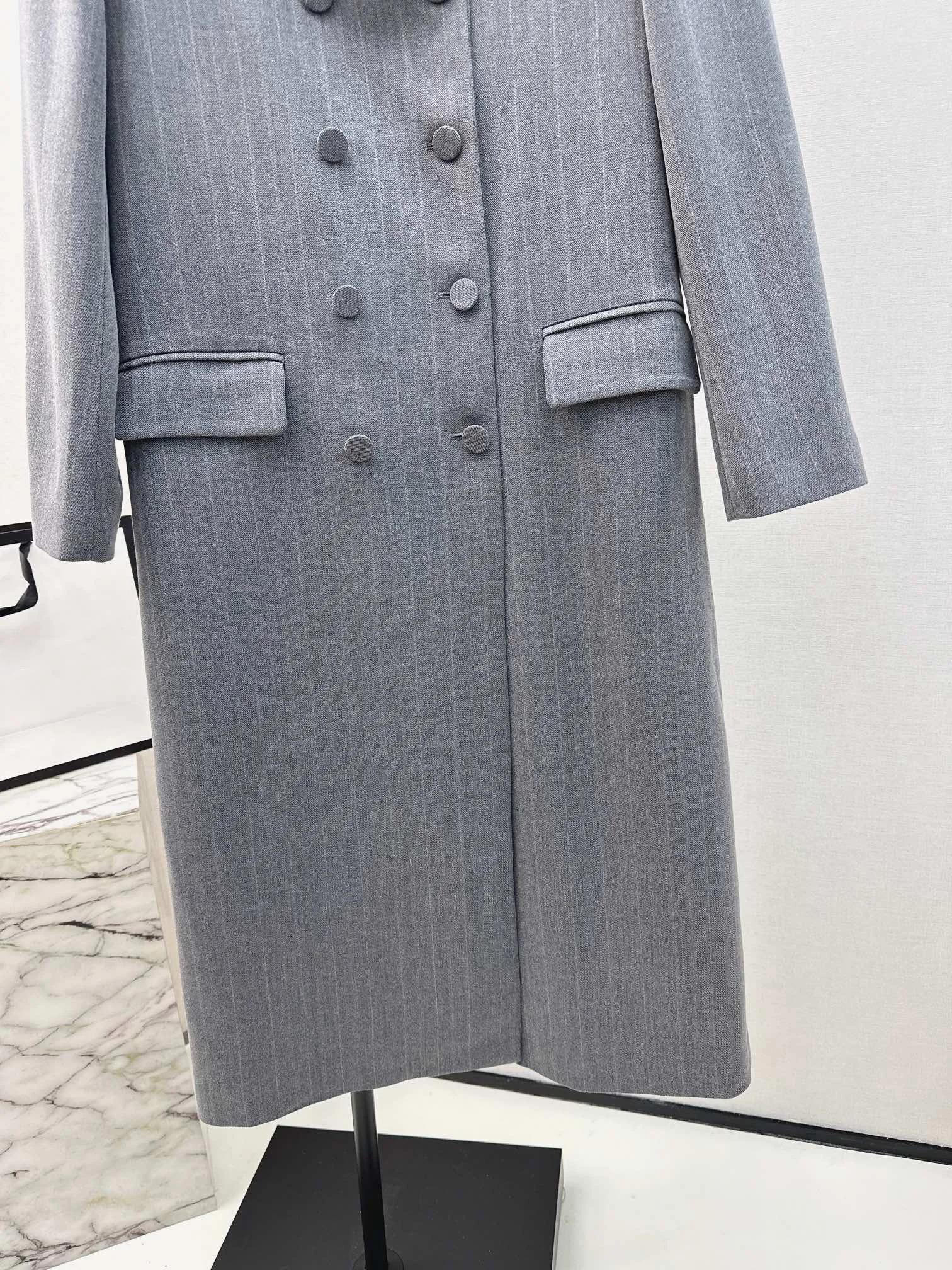 Ženska odjeća 2023 godine, двубортное dugi kaput u камвольную tamnu ćeliju, jesen-zima, novo 1110 godine